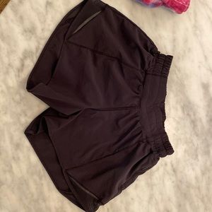 Lululemon Black Hotty Hot 4 inch size 0